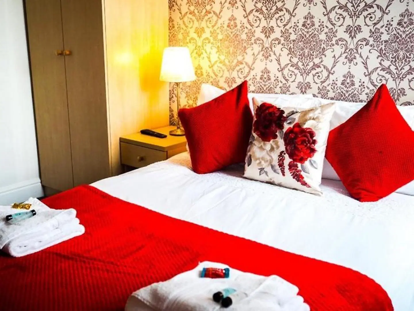 Carlton House ROOM_EXAMPLE