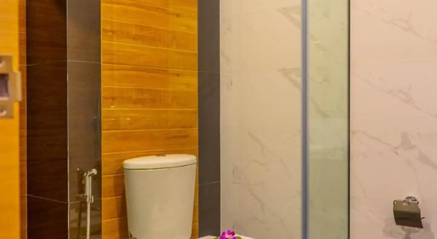 Golden Paradise Hotel Badezimmer