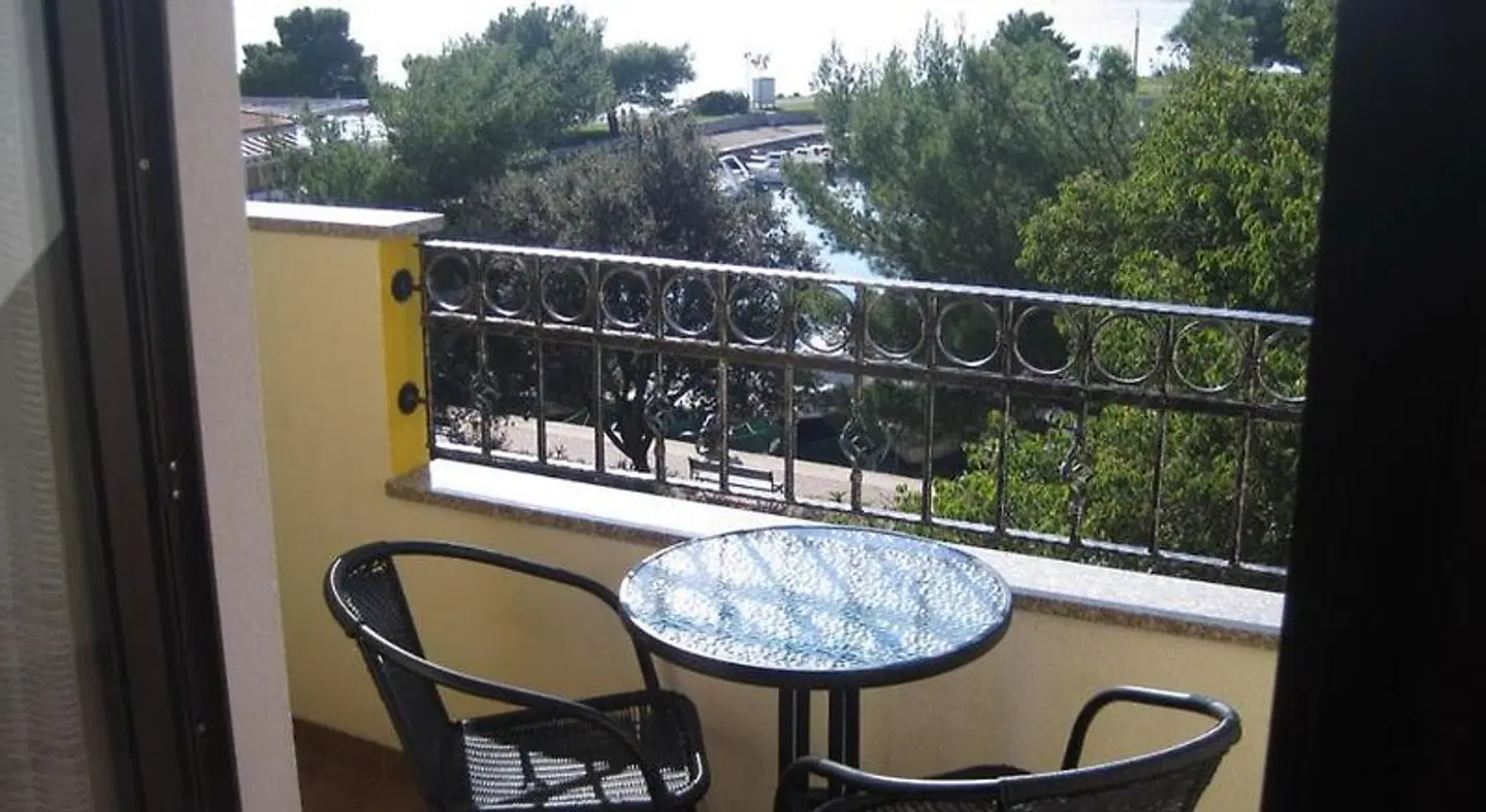 Pansion Ribica Terrasse