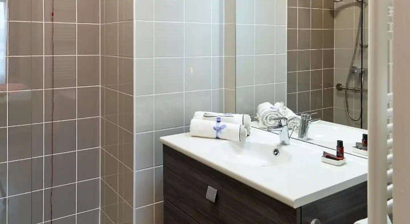 Zenao Montreuil Badezimmer