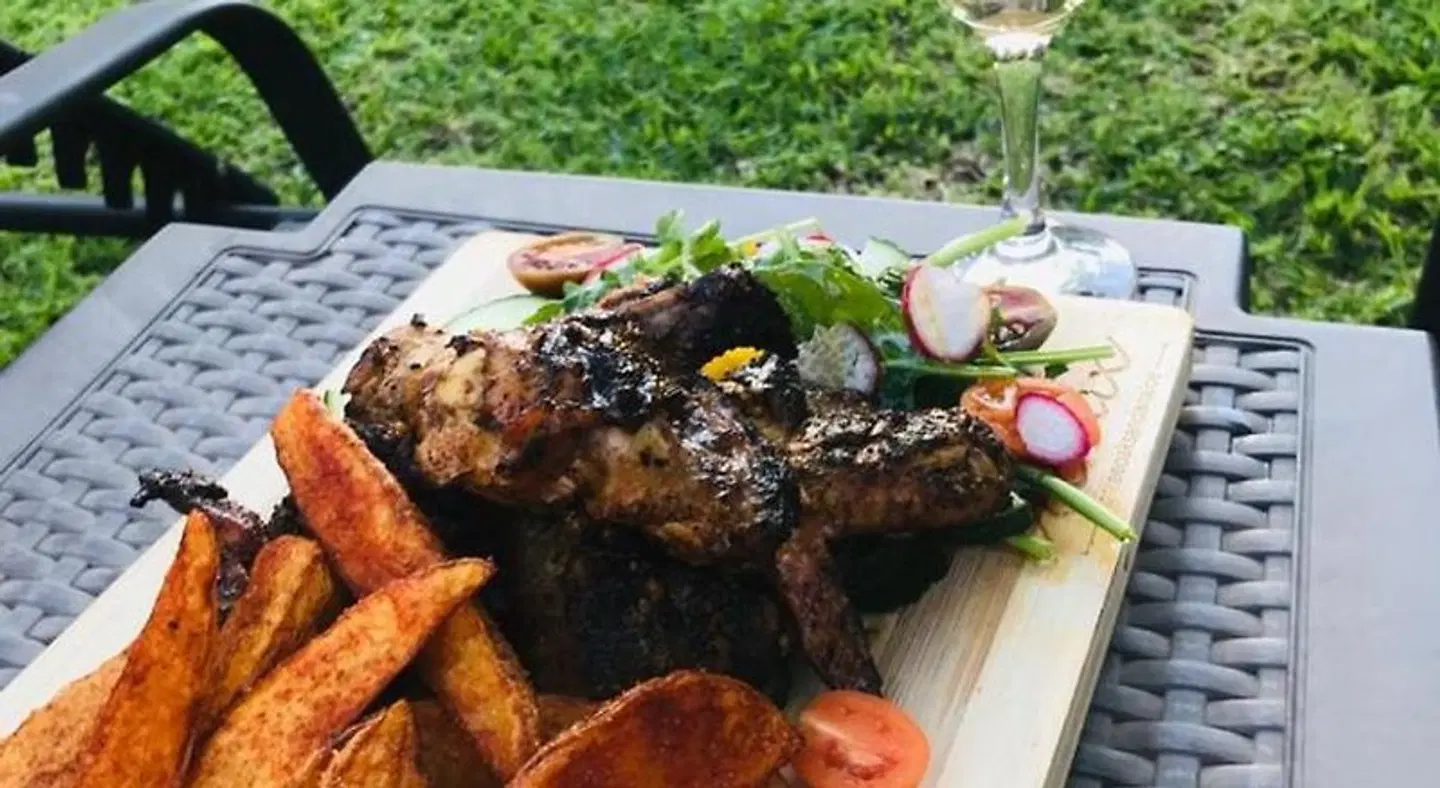 Three Oaks and an Aloe Boutique Hotel Restaurant