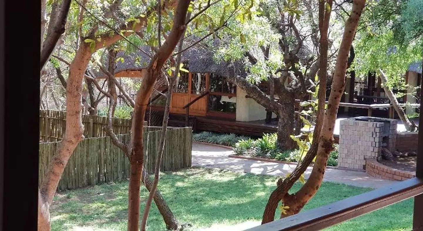 Tuskers Bush Lodge B&B OUTDOOR_POOL