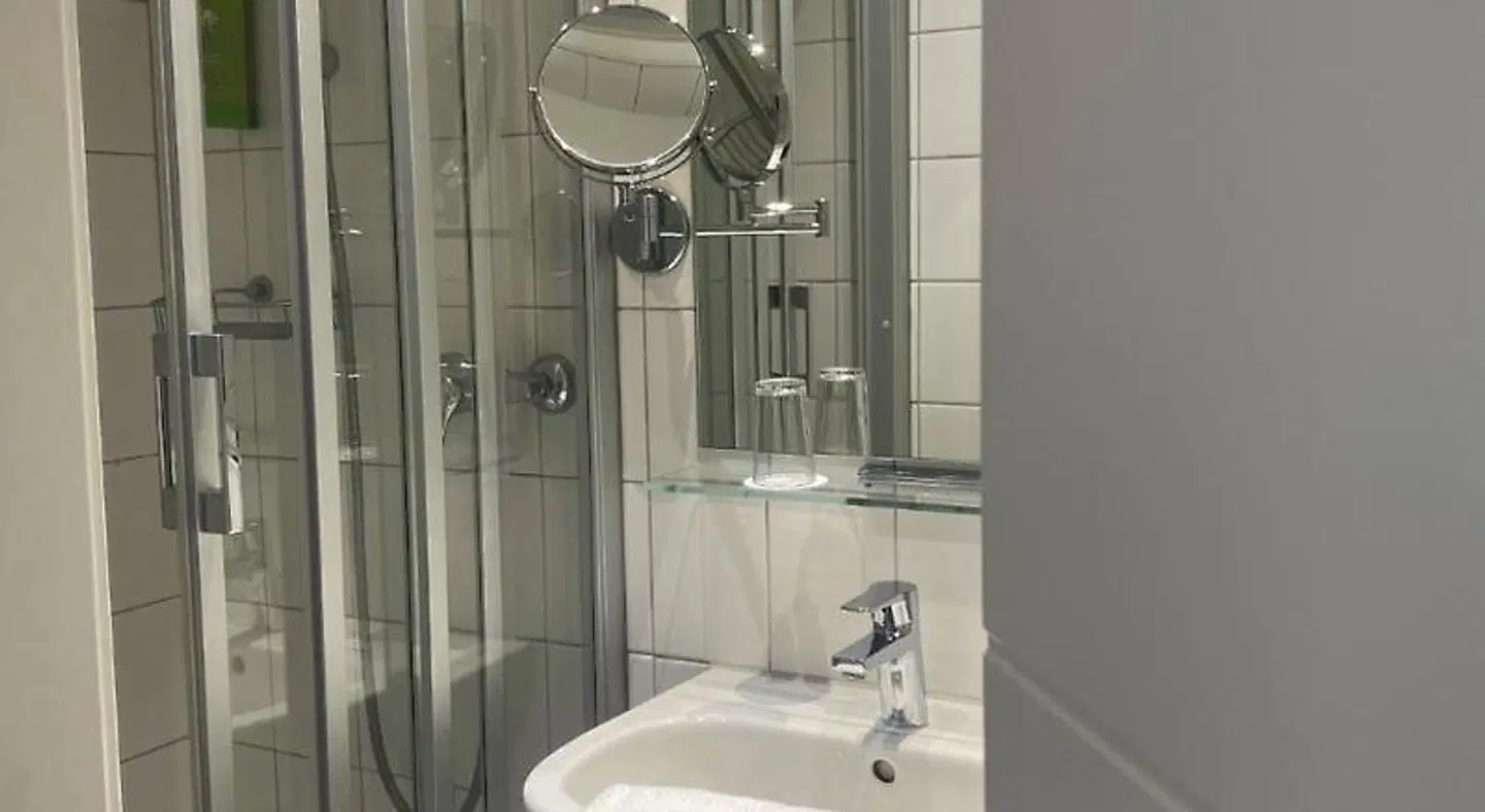 sevenDays Hotel BoardingHouse Karlsruhe Badezimmer