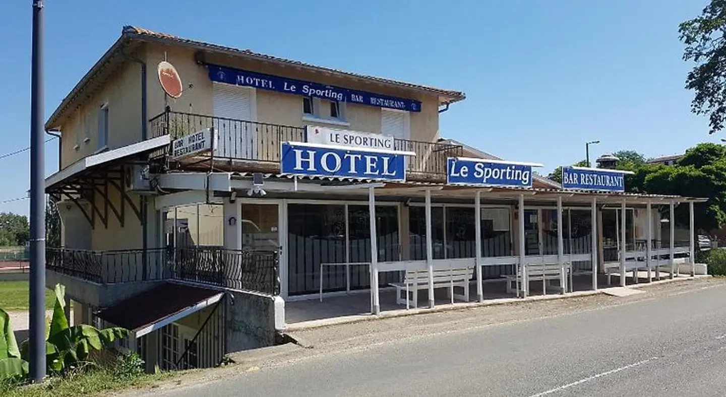 Bar Hôtel Restaurant le Sporting EXTERIOR