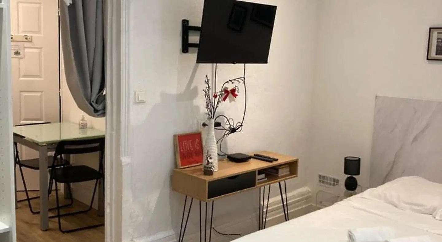 La Ciutat Rosa ROOM_EXAMPLE