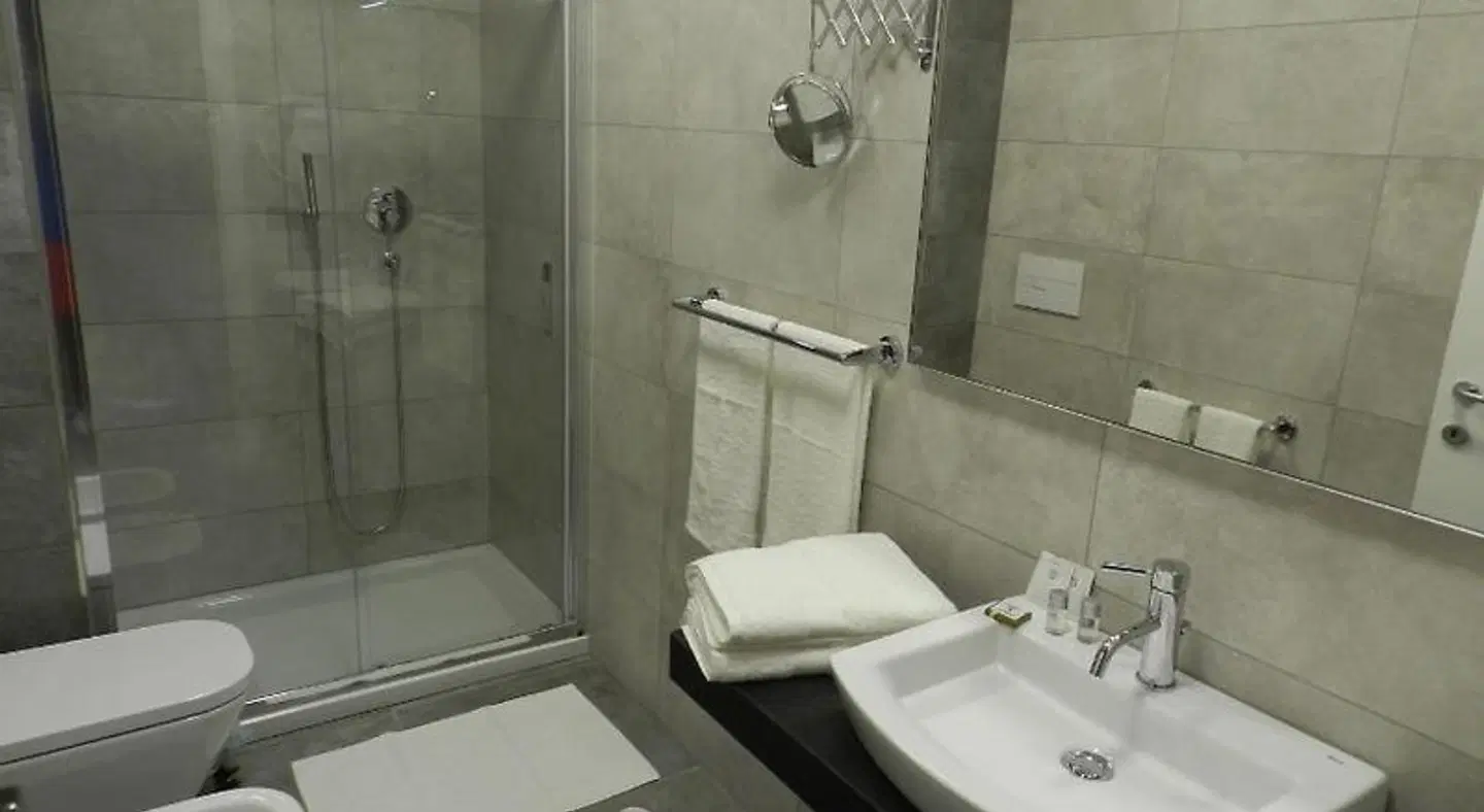 Erasmus Hotel Badezimmer