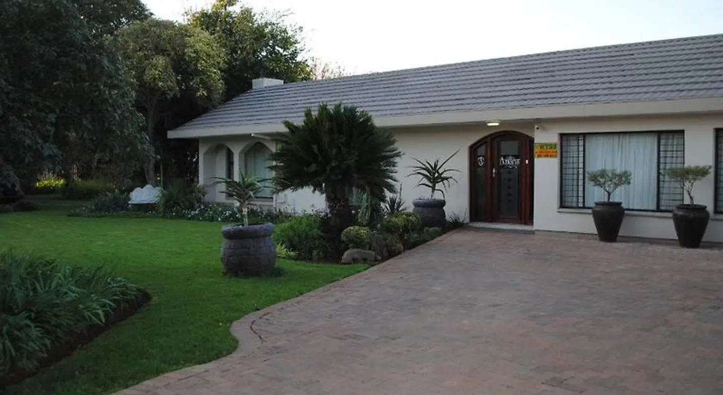 Amaris Guesthouse EXTERIOR