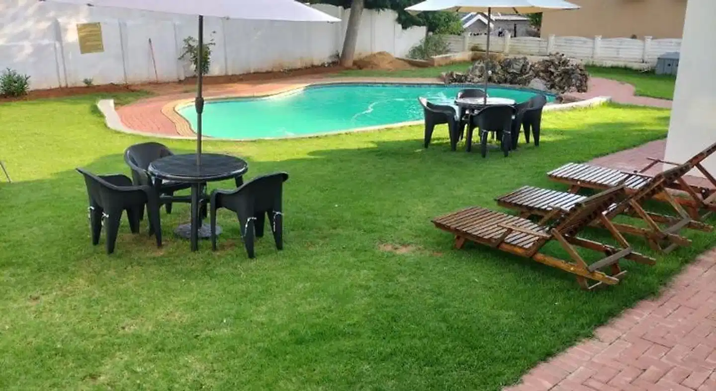 Ecotel Southgate Inn Pool