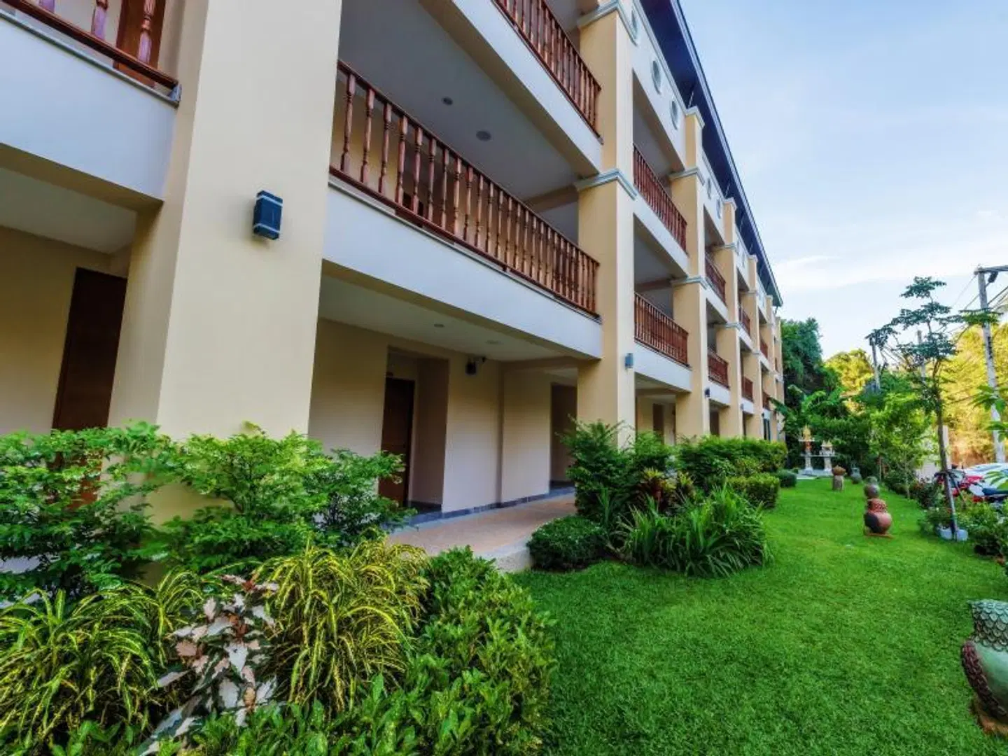 The Windmill Phuket Hotel EXTERIOR