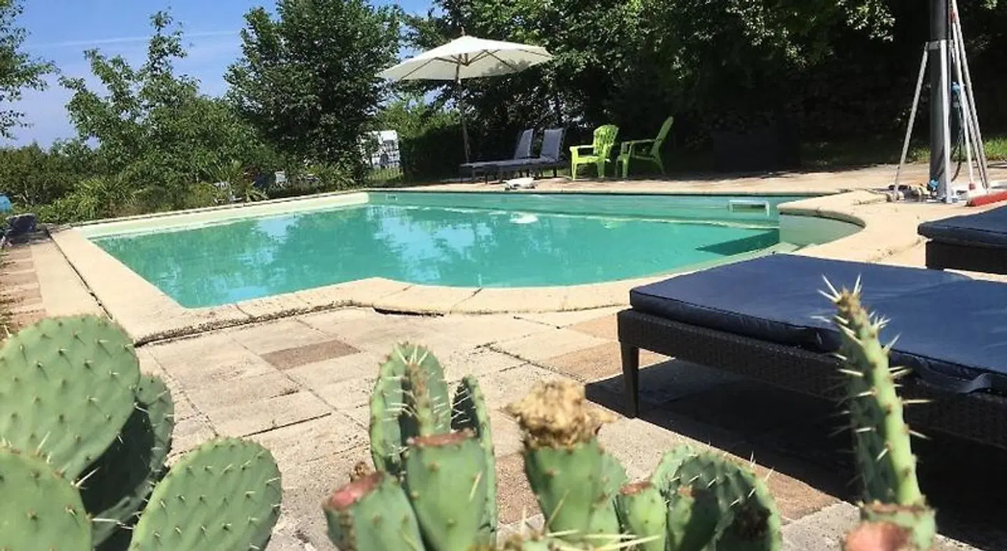 Les Gonies OUTDOOR_POOL