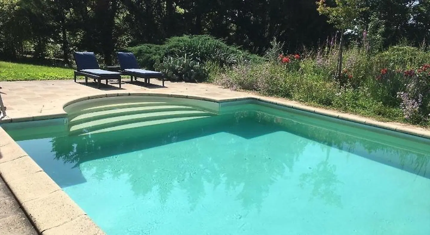 Les Gonies OUTDOOR_POOL