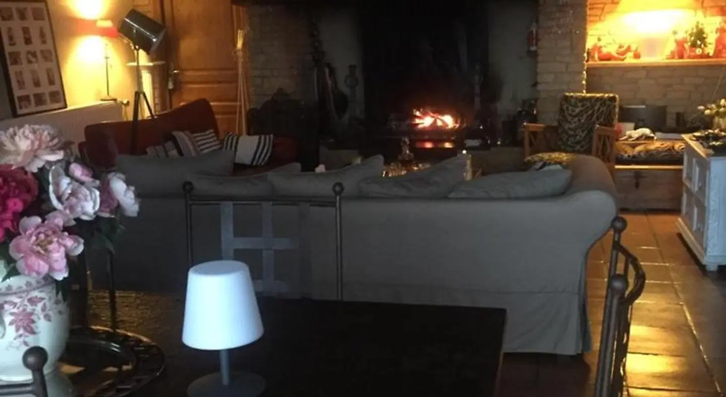 Annie LOUNGE_LOBBY