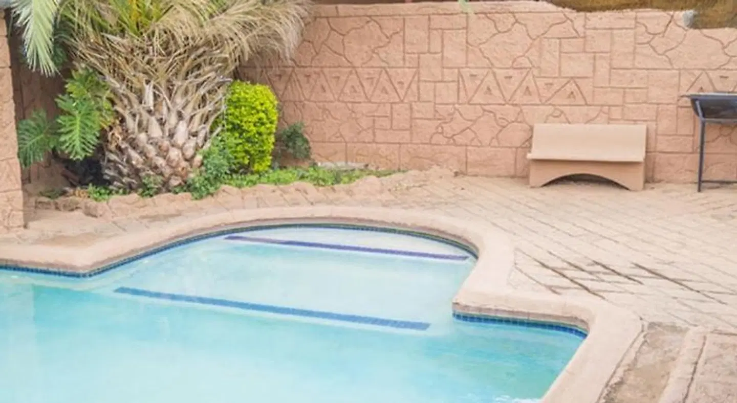 Ivory Lodge OUTDOOR_POOL