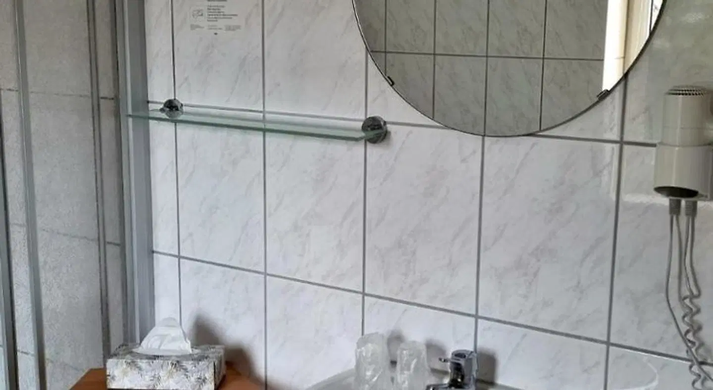 Weißer Lowe Badezimmer