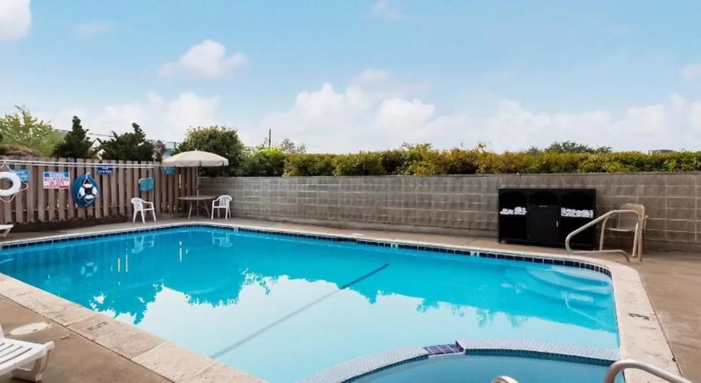 Red Lion Inn & Suites Grants Pass OUTDOOR_POOL