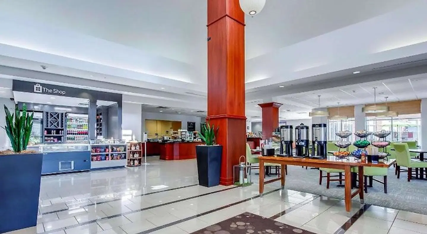 Hilton Garden Inn Louisville Northeast Bar