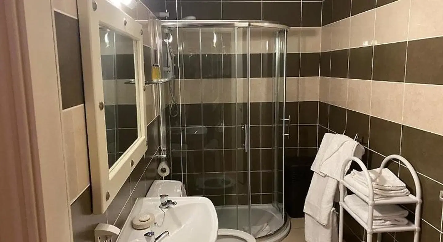 Tides Apartment Liscannor Badezimmer