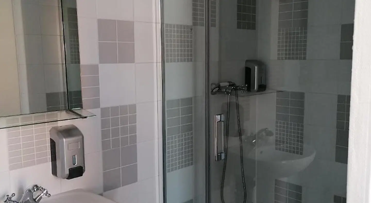 Day Off Suite&Hostel Badezimmer