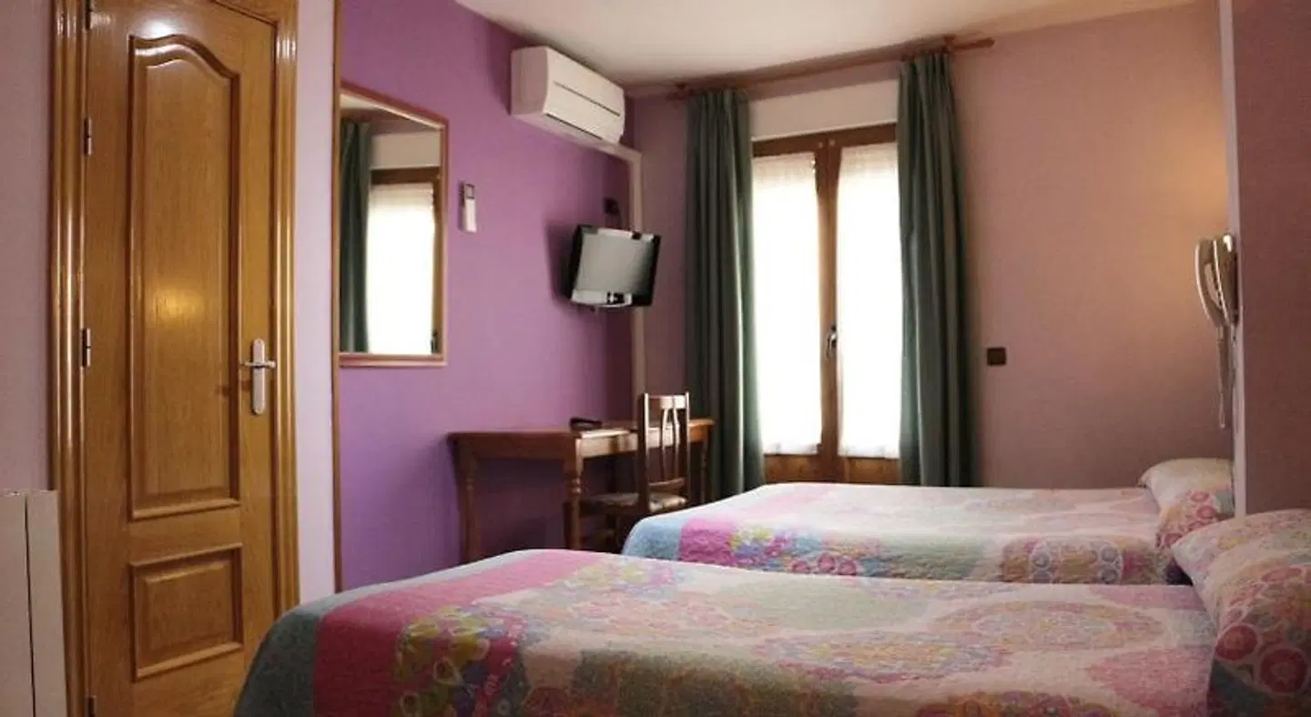 Hostal Don Jaime ROOM_EXAMPLE