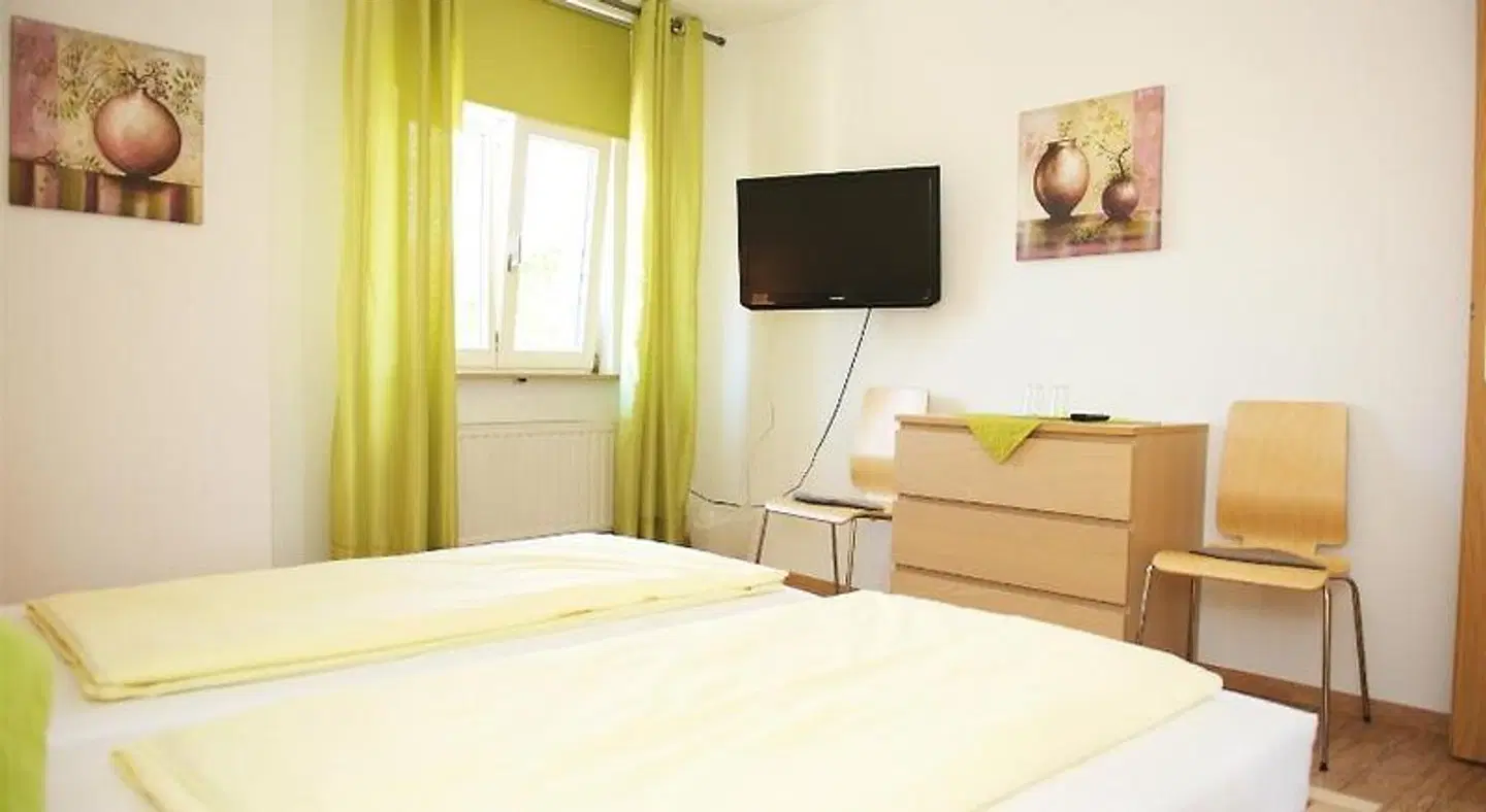 Berne's Altstadthotel & Weinbar ROOM_EXAMPLE
