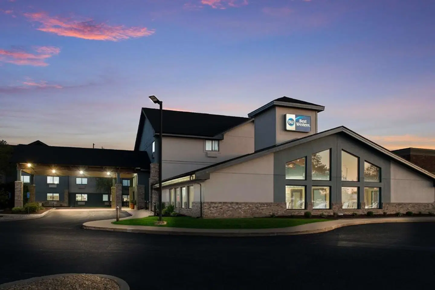 La Quinta Inn & Suites Fort Wayne EXTERIOR