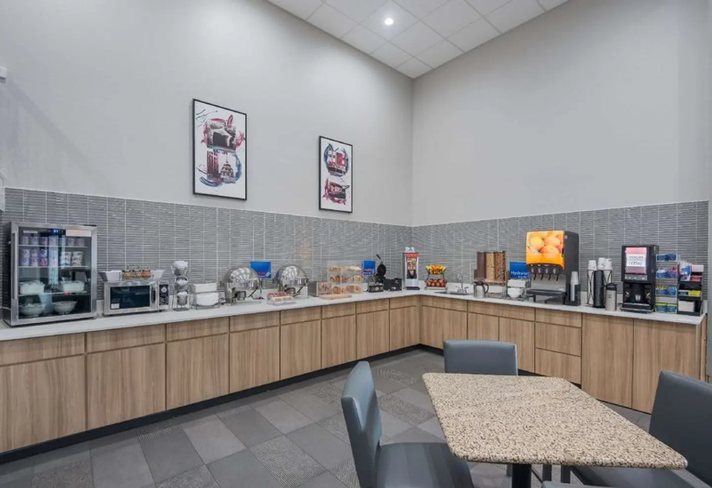 La Quinta Inn & Suites Fort Wayne ROOM_EXAMPLE