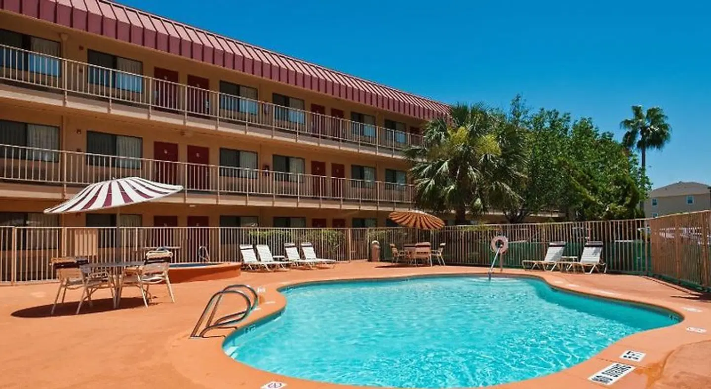 Red Roof Inn Corpus Christi South OUTDOOR_POOL