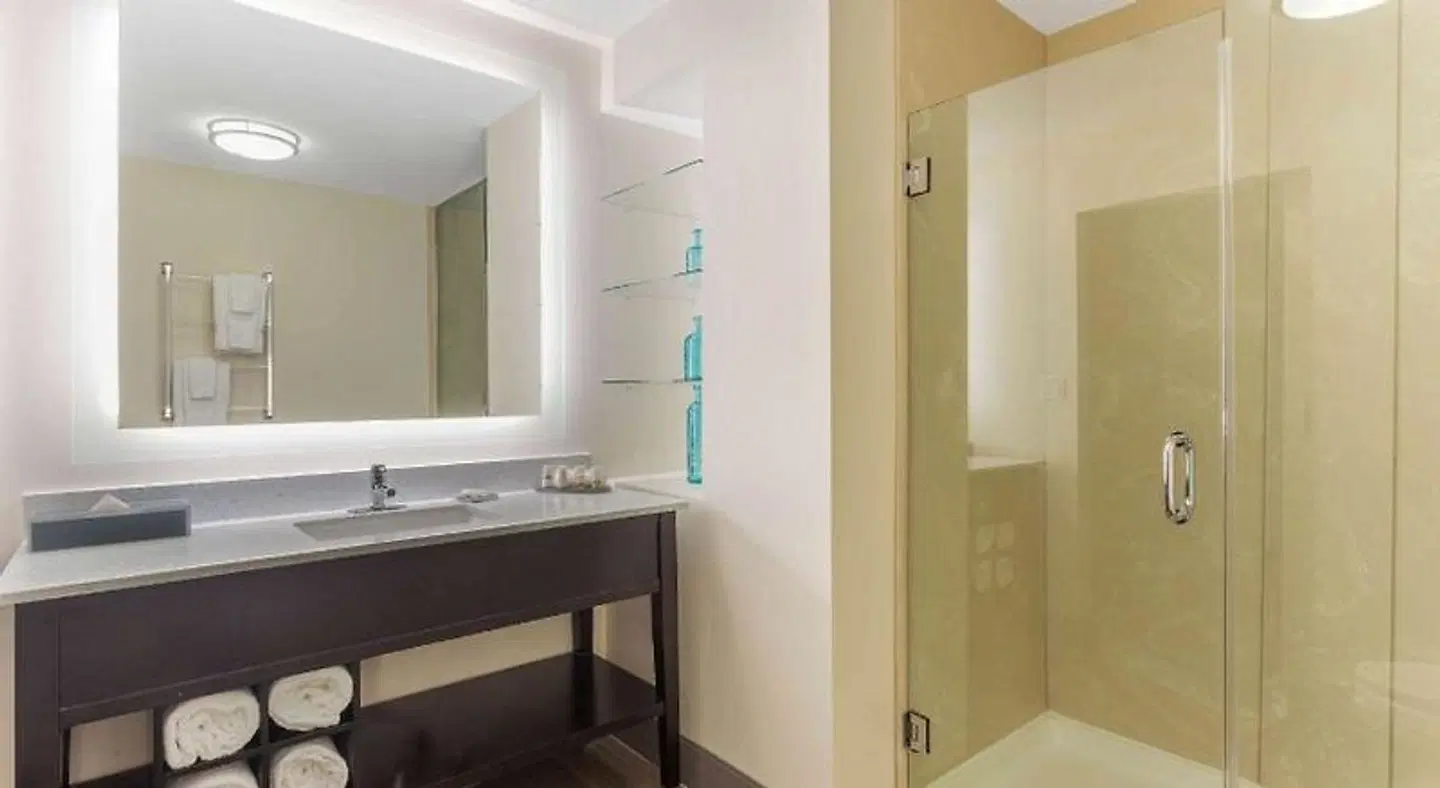 La Quinta Inn & Suites by Wyndham Chicago Downtown Badezimmer