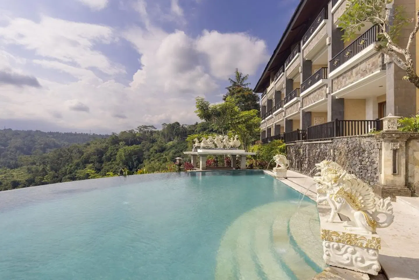 Rijasa Agung Resort & Villas OUTDOOR_POOL