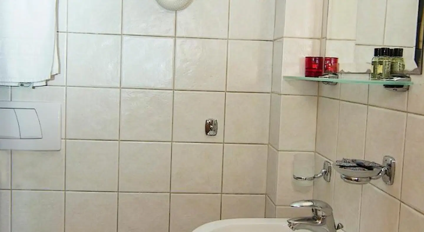Hotel Stoupa Badezimmer
