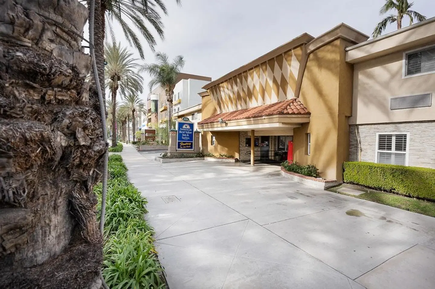 Americas Best Value Inn & Suites Anaheim Convention Center EXTERIOR