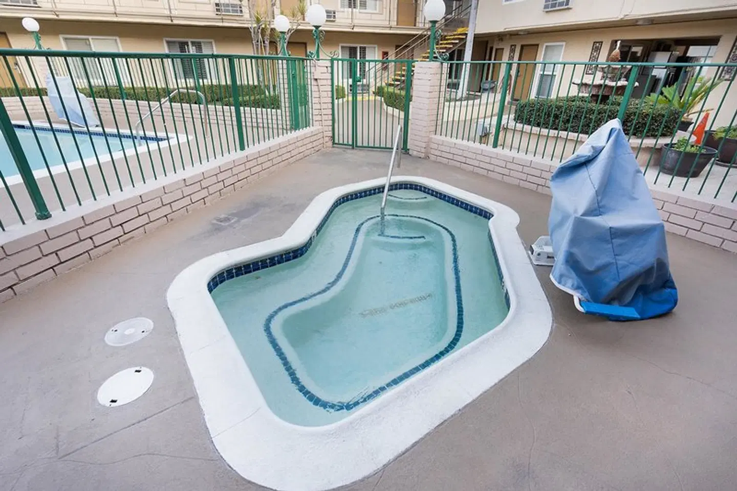 Americas Best Value Inn & Suites Anaheim Convention Center Hallenbad