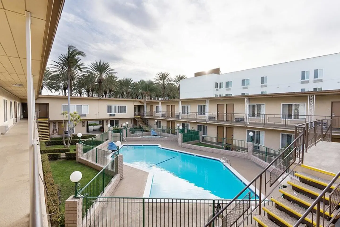 Americas Best Value Inn & Suites Anaheim Convention Center OUTDOOR_POOL