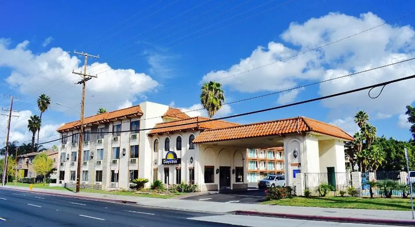 Days Inn by Wyndham Anaheim Near the Park EXTERIOR