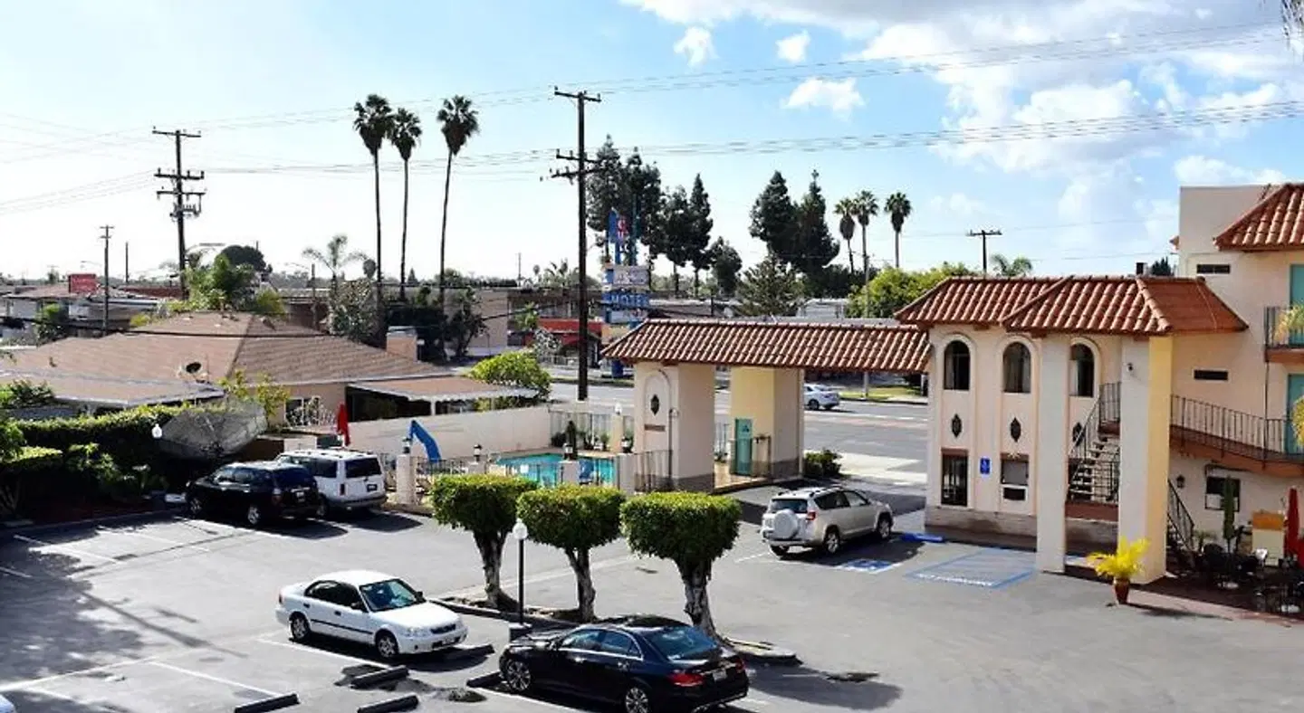 Days Inn by Wyndham Anaheim Near the Park EXTERIOR