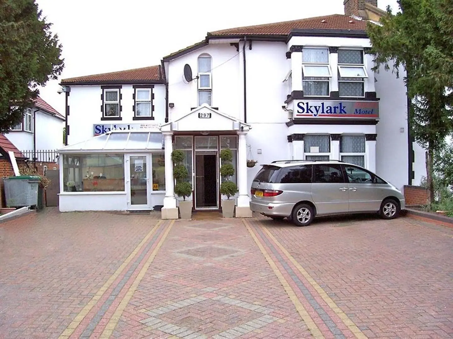Skylark Guest House EXTERIOR