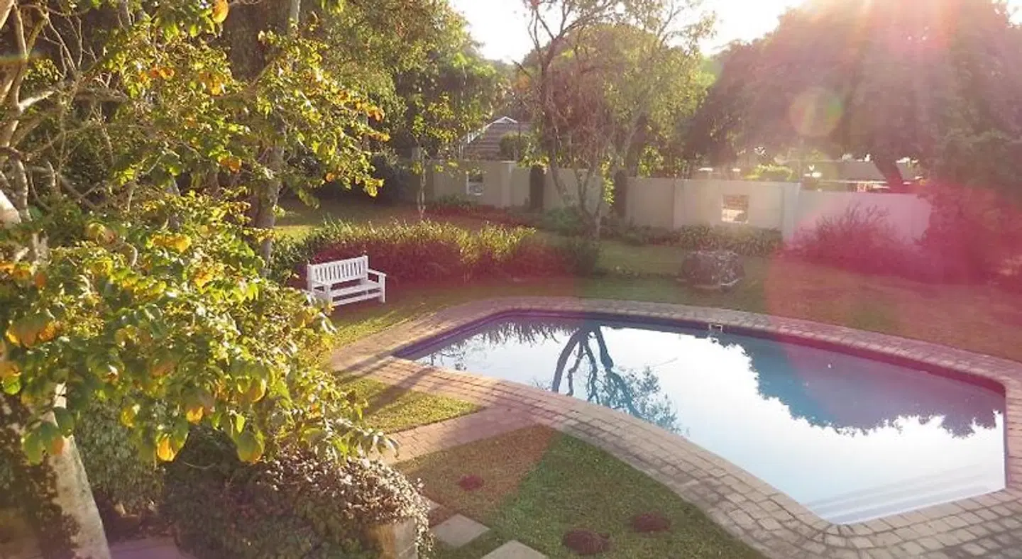 Avillahouse Guesthouse OUTDOOR_POOL