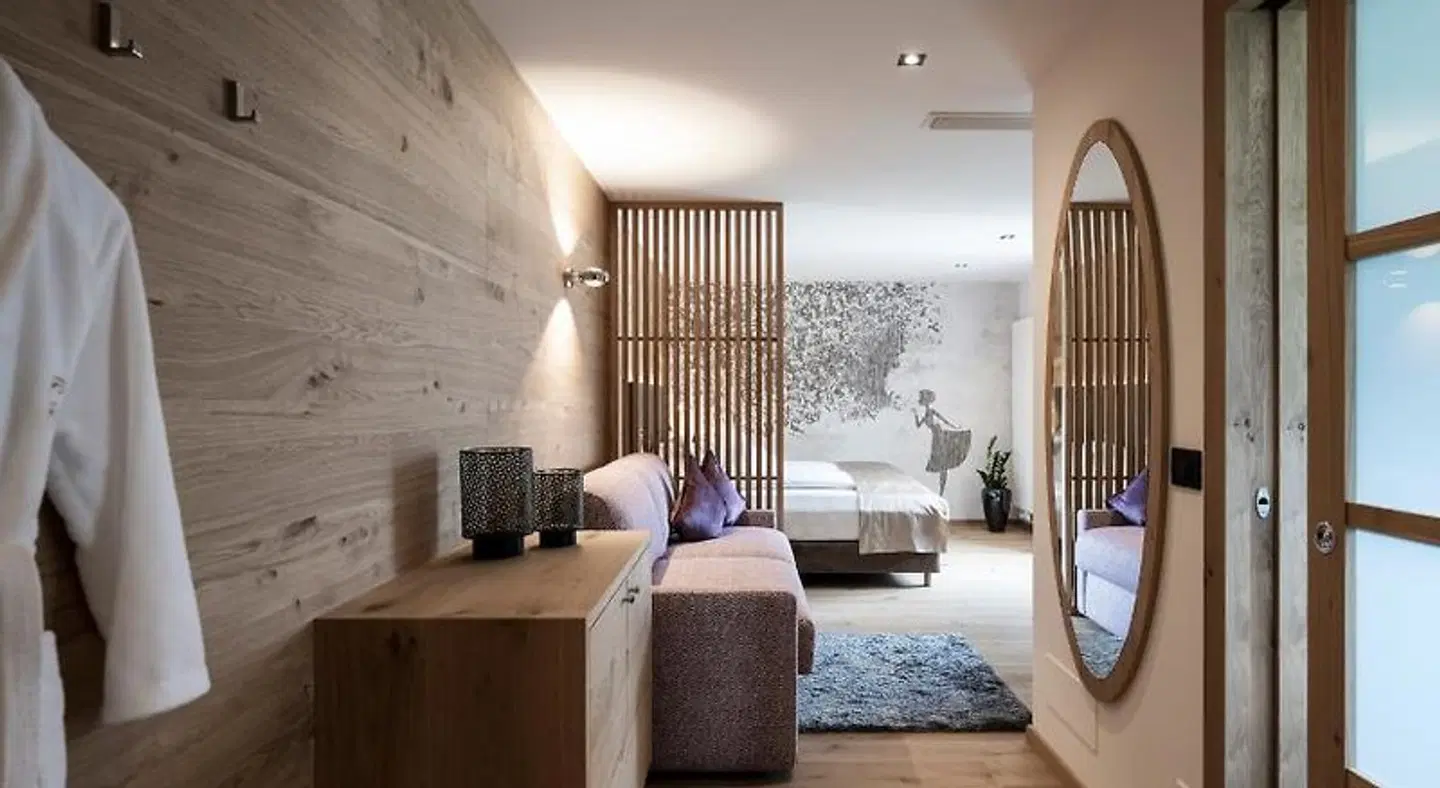 Small & Beautiful Hotel Gnaid ROOM_EXAMPLE
