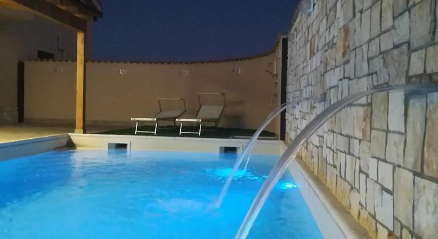 A Due Passi Dal Sole Hallenbad