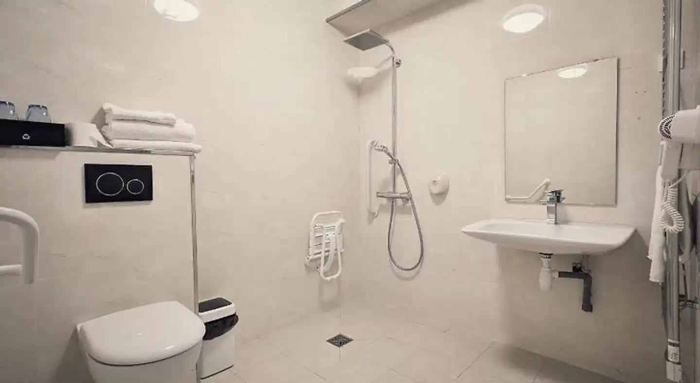 Kyriad Rouen Sud - Sotteville Les Rouen Badezimmer