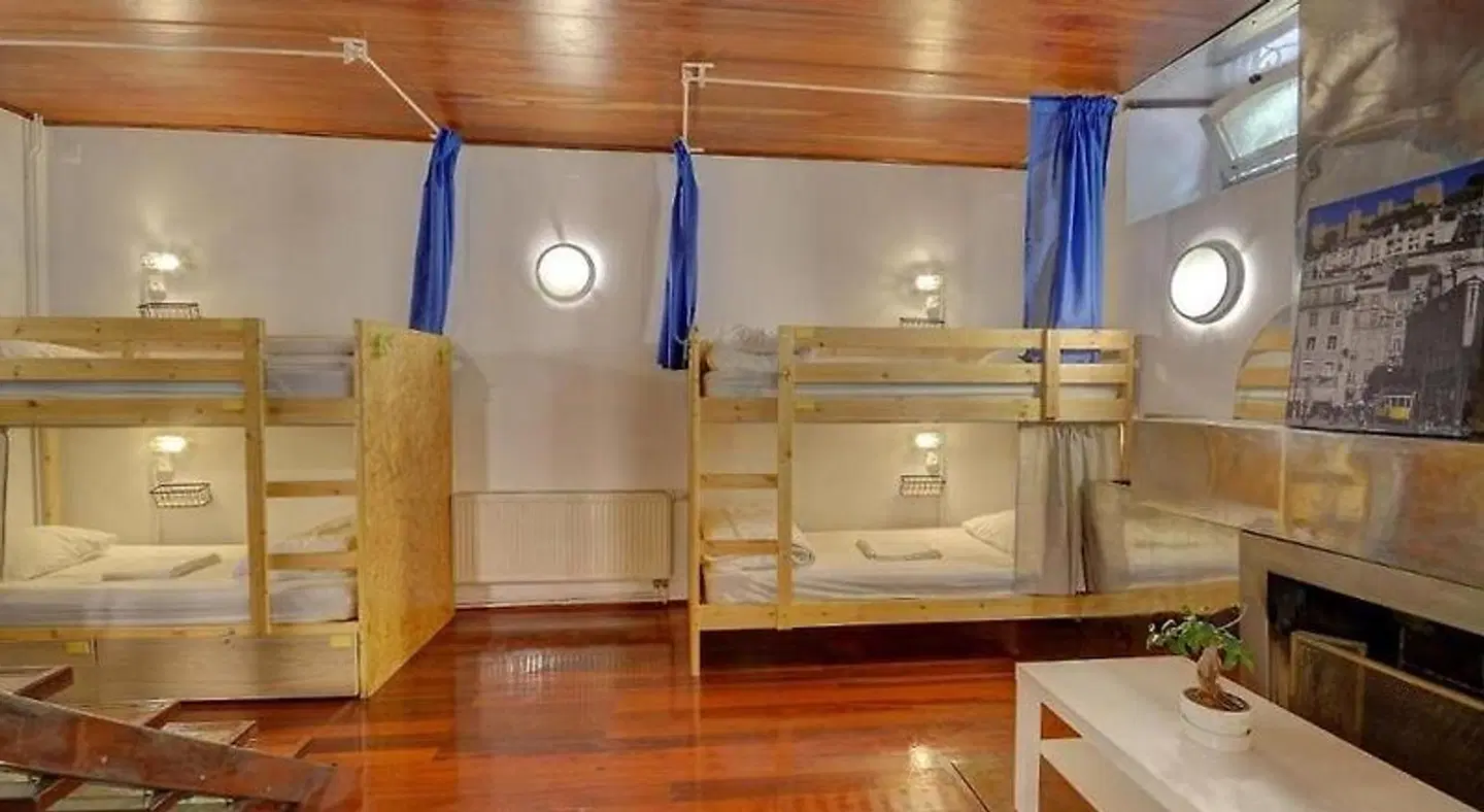 White House Lisbon Hostel Badezimmer