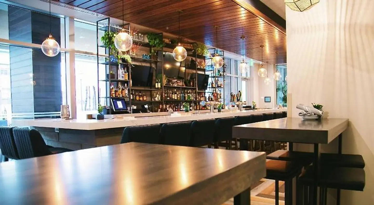 Hilton Garden Inn Fredericton Bar