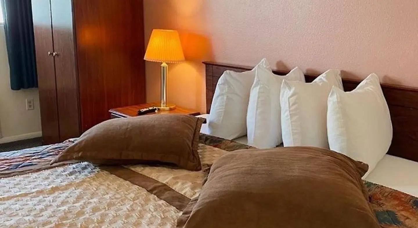 Rodeway Inn Delta ROOM_EXAMPLE