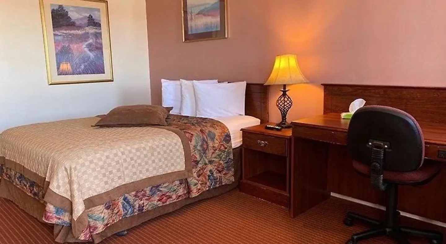 Rodeway Inn Delta ROOM_EXAMPLE