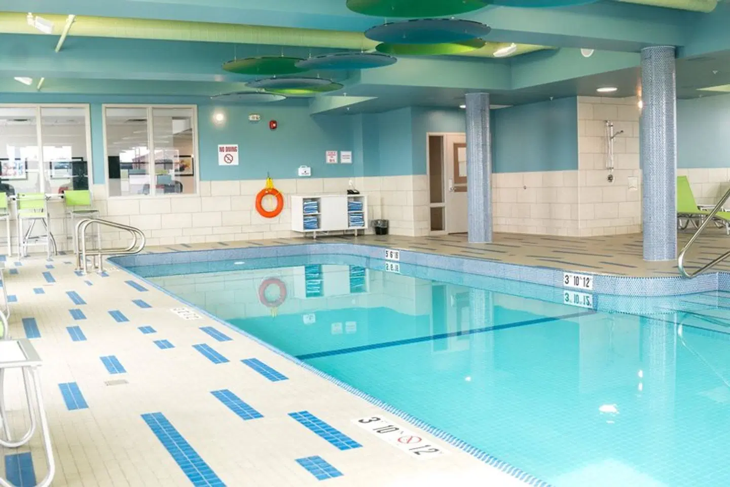 Holiday Inn Express & Suites Brandon by IHG Hallenbad