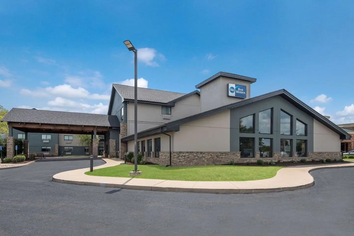La Quinta Inn & Suites Fort Wayne EXTERIOR