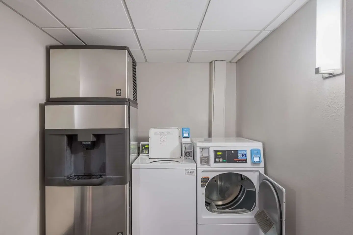 La Quinta Inn & Suites Fort Wayne ROOM_EXAMPLE