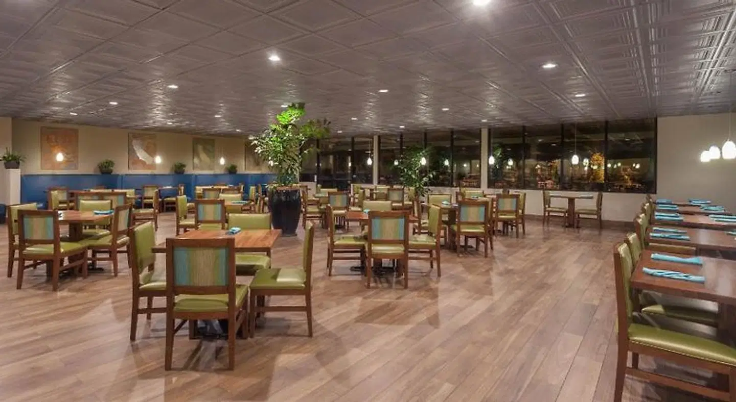 Wyndham Visalia Restaurant