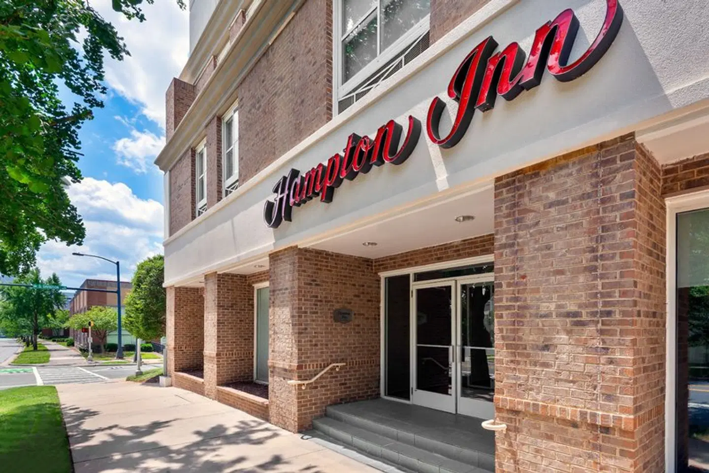 Hampton Inn Charlotte-Uptown EXTERIOR