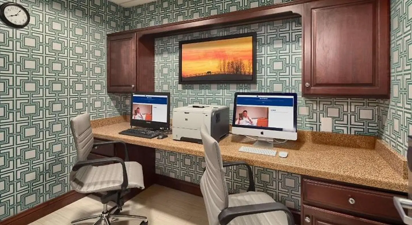 Hampton Inn Louisville-Northeast ROOM_EXAMPLE